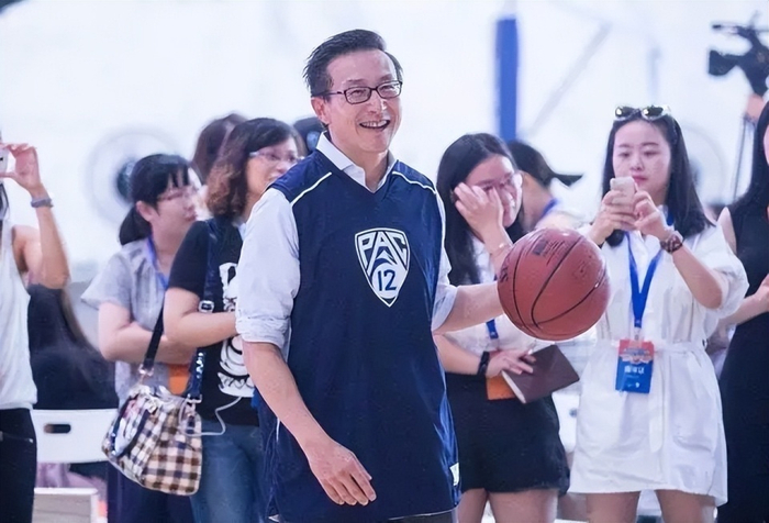 33亿美元买下篮网至今市值再攀升，网友认为蔡崇
