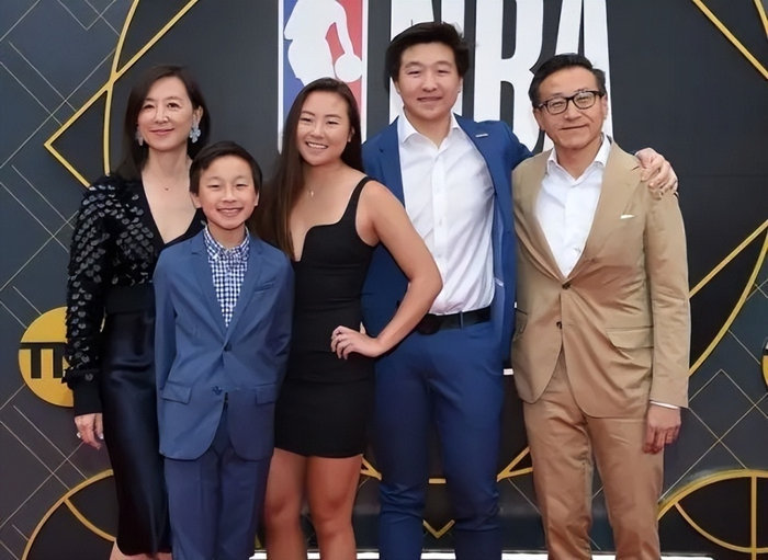 33亿美元买下篮网至今市值再攀升，网友认为蔡崇